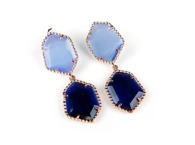 Zilveren oorringen oorbellen roos goud verguld Model Hexagon met licht blauwe een fel blauwe stenen
