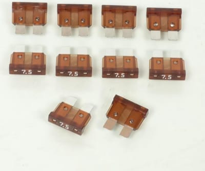 Lot de 10 fusible de 7.5A plat standard enfichable 19x19x5mm pour moto scooter