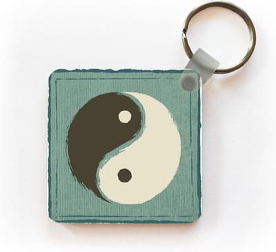 Sleutelhanger - Uitdeelcadeautjes - Een illustratie van Yin en Yang tegen een blauwe achtergrond - Plastic