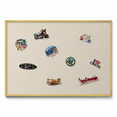 Tulup Magneetbord met Gouden Frame - Beige Magneetbord in Stijlvolle Kleuren - 100 cm x 70 cm - Lichtbeige kleur - Magnetisch Bord Foto Bevestiging - Design Magneetbord met Frame - Magnetisch Bord Muurbevestiging