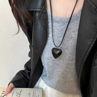 1 Pièce Coréen Noir Amour Tirer Corde en Cuir Réglable Long Collier Femme Rouge Rétro Accessoires Haut de Gamme Chaîne Pull noir