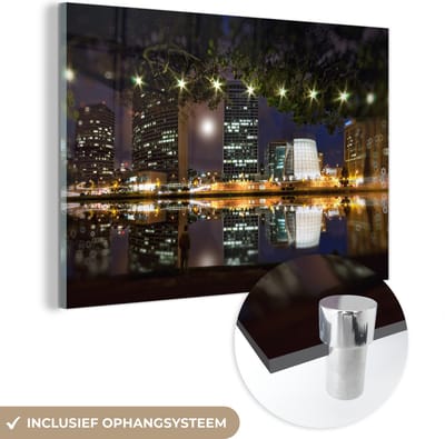 ® Glasschilderij 180x120 cm - Schilderij acrylglas - Stadsgezicht van het Amerikaanse Oakland met reflectie in Lake Merritt in de nacht - Foto op glas - Muurdecoratie woonkamer - Wanddecoratie slaapkamer - Schilderijen
