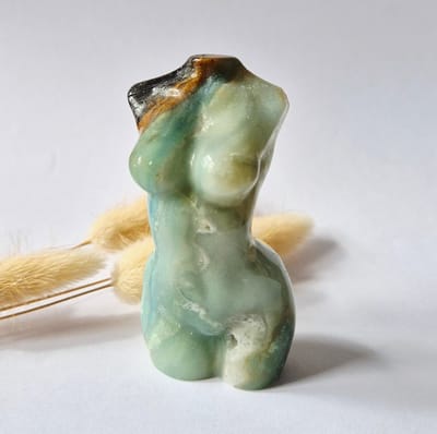 Caribbean Calciet vrouwenbeeldje 8 cm (#26) – handgeslepen edelsteen goddess carving