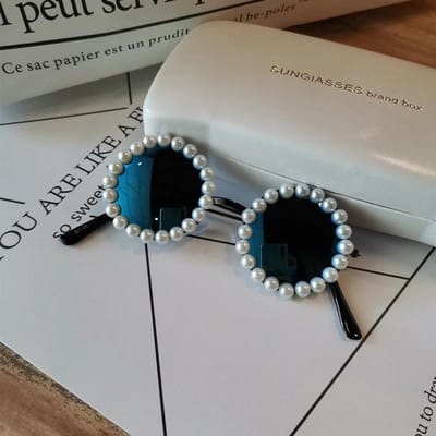 Dernières Lunettes de Soleil Perlées de Luxe pour Femme Monture Métallique Élégante en Alliage Lunettes de Soleil Rondes Designer Imitation Perle Dégradé Lunettes de Soleil Protection UV 400 as picture
