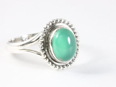 Bewerkte zilveren ring met jade - maat 16