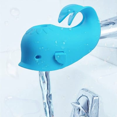Badkraanbeschermer, douchebeschermer voor baby's, leuk en effectief om te voorkomen dat baby's hun hoofd stoten tijdens het badderen. Het schattige en zachte walvisontwerp zorgt voor een veilige en plezierige badtijd voor je baby (blauw).