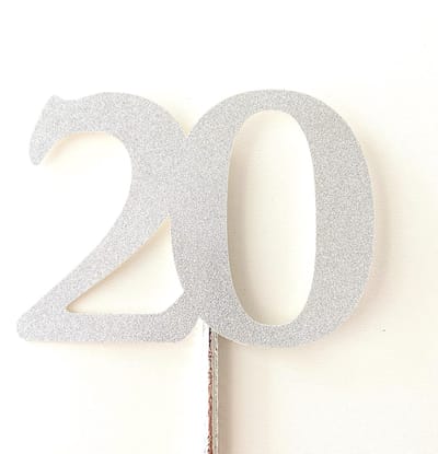 Taartdecoratie versiering| Taarttopper| Cake topper | Taartversiering| Verjaardag| Cijfers | 20 | Zilver glitter|14 cm| karton