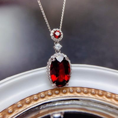 POMOiii Rode Ovale Vorm Prachtige Gepersonaliseerde Sleutelbeenketting Eenvoudige Kristallen Ketting Voor Vrouwen Charme Bruiloft Verloving