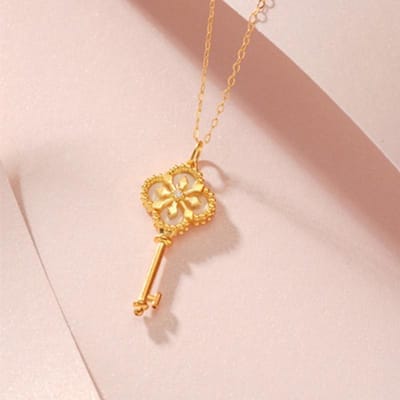 18K gouden sleutelhanger Au750 goud diamant onyx temperament licht luxe sleutelbeenketting AU750 beige