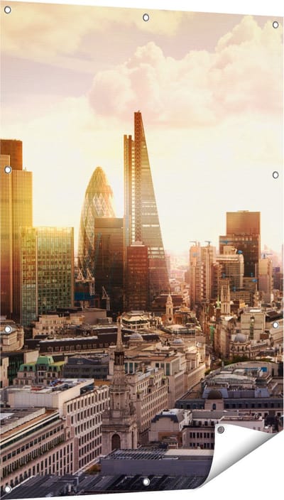 Gards Tuinposter Londen bij Zonsondergang in een Moderne Wijk - 80x120 cm - Tuindoek - Tuindecoratie - Wanddecoratie buiten - Tuinschilderij