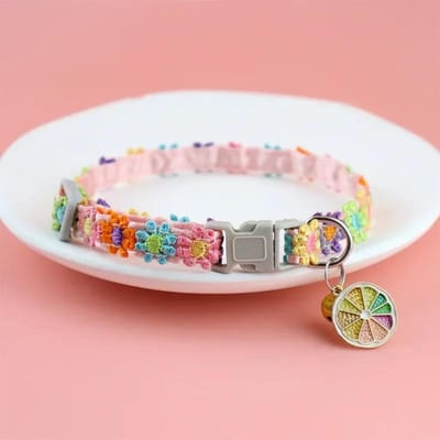 Collier pour chat réglable Mignon Décoration fleur en dentelle Collier pour animal de compagnie avec clochette et pendentif en alliage pour chats et chatons Accessoires pour chatons