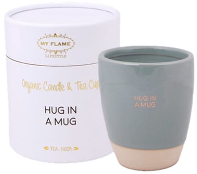 MY FLAME - Sojakaars in theekop - HUG IN A MUG - Geur: Tea Noir - Maat: D9 x H10 cm - Branduren: 60u