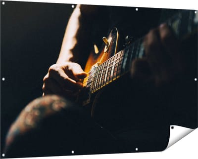 Gards Tuinposter Man Speelt Gitaar - 150x100 cm - Tuindoek - Tuindecoratie - Wanddecoratie buiten - Tuinschilderij