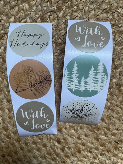 Prachtige Sluitzegel Kerst / Herfst / Winter Rustige print - 5 assorti - Beige / Zand - Stickers Christmas - With Love - Fijne vakantie - Happy Holidays - Winter - Boom - Tak - Ster - Envelop sticker - Kerstpakket - Eindejaarspakket - DH collection