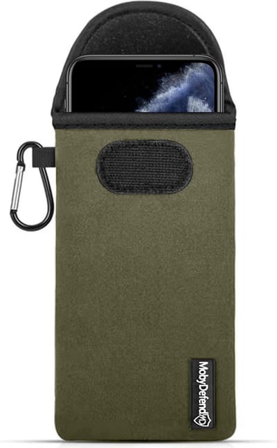 MobyDefend Hoesje - Geschikt voor iPhone 11 Pro Max - Neopreen Pouch Met Karabijnhaak - Insteek - Riemlus - Groen
