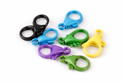 Gekleurde Haakjes 12mm – 8 Stuks – Mini Ophanghaakjes – Knutselhaakjes – Sleutelring Clips – DIY & Hobby