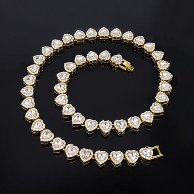 Luxe en Exquise Hartvormige met Diamanten Bezette Roestvrijstalen Ketting voor Dagelijkse Matching Modieuze Zirkonia goud