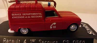 RENAULT 4 L 1er CS 0501 SOLIDO POMPIERS brandweer schaal 1:43
