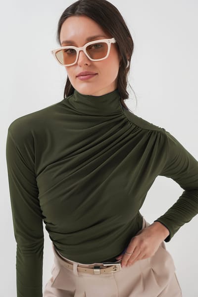 Aansluitende colblouse met drapeer-detail
