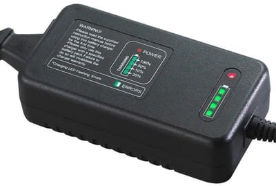 Powercell - Powercell oplader voor uw scootmobiel (24V-2,8Ah loodlader incl. 3-polige XLR-plug) - Zwart
