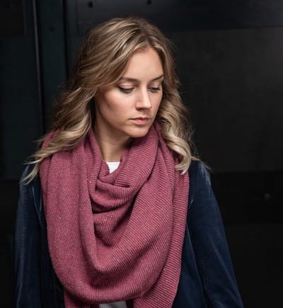 Twelve Million - Dames omslagdoek Texas - Driehoeksjaal - Gerecyclede materialen - Poncho - Wolvrij - Oud rood