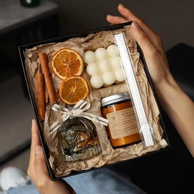 Cadeau Set - Kaars - Speciale Doos - Geschenk Set - Pot kaars + Kubus kaars - Handmaakte Figuurkaars - Geur Kaars