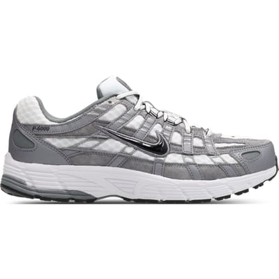 Nike P-6000 White Metallic Cool Grey Black - Sneakers - Unisex - Maat 45 - Zwart/Wit/Grijs