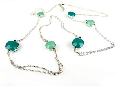 Zilveren halsketting halssnoer collier Model New Trend gezet met groene stenen