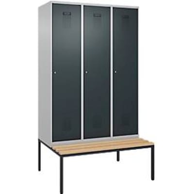 C+P Evolo Plus garderobekast, 3 vakken, 400 mm vakbreedte, met bank eronder, B 1200 x D 815 x H 2120 mm, cilinder, blank aluminium/antracietgrijs