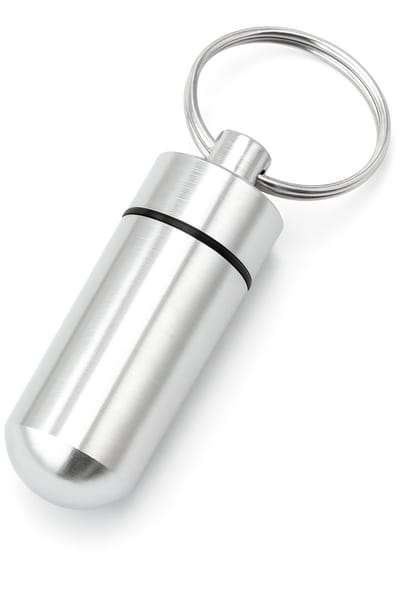 Sleutelhanger - pillenkokertje - adreskokertje - waterdicht -zilverkleurig - aluminium - XL 40x12 mm