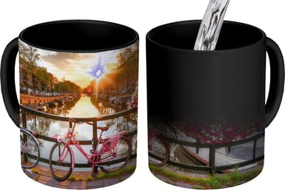 Magische Mok - Foto op Warmte Mokken - Koffiemok - Amsterdam - Bloemen - Brug - Fiets - Zonsondergang - Magic Mok - Beker - 350 ML - Theemok