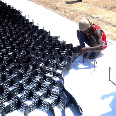 Grind Rooster - Bodemstabilisatie Mat - Oprit Aanleggen - Hoge Treksterkte - 2 x 2 m - Zwart