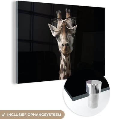 MuchoWow® Glasschilderij 120x80 cm - Schilderij acrylglas - Giraffe - Bril - Zwart - Foto op glas - Schilderijen