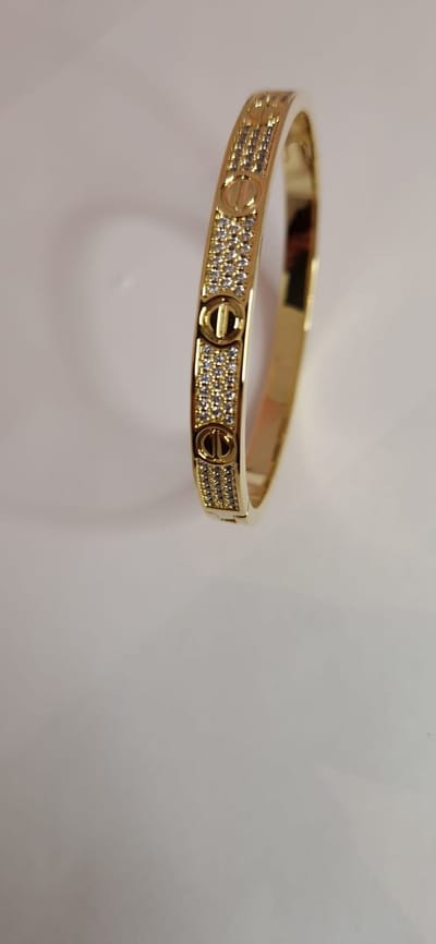 EHH BEAUTY - Goud kleurige bangle met zirkonia steentjes - Luxe bangle - Armband