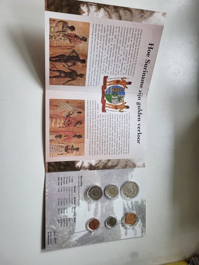 Muntset Suriname '' Hoe Suriname zijn gulden verloor'' 1989