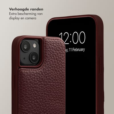 Selencia Hoesje - Geschikt voor Apple iPhone 14 / 13 - Backcover met koord en pashouder - Bold Burgundy