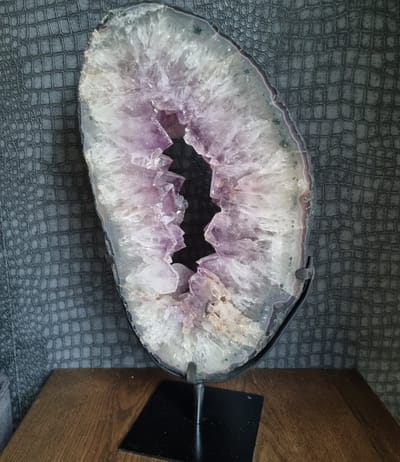 ThaleiaDesign - Amethist portaal op standaard - Edelstenen en Mineralen - Amethist - Spiritualiteit - Woondecoratie