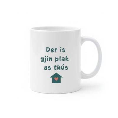 Friese Tekst Mok “Der is gjin plak as thús” – 330 ml Keramische Koffiemok – Warm Thuis Cadeau met Huisje