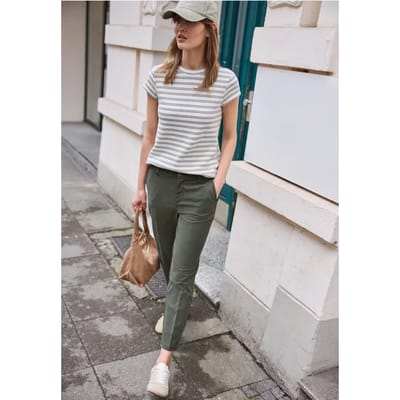 Mid Waist Slim Legs chino's in een casual fit