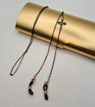 Dames zwarte brillenketting met gouden accenten en reserve rubberen lussen. Inclusief twee hoogwaardige microvezel doekjes / brillenkoord dames / brilkoordje kraaltjes / briltouwtje / ketting voor zonnerbril / cordon de lunettes / Aland optiek 014