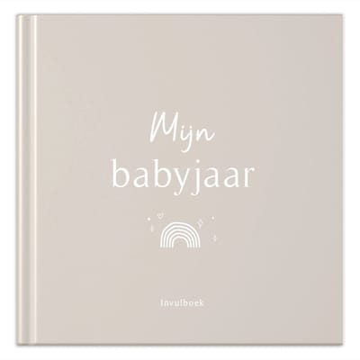 Fyllbooks - Baby Boek Mijn Babyjaar - Invulboek Baby - Zand - Geschikt voor alle Gezinssamenstellingen