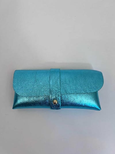 Zonnebrilhoes Turquoise Blauw | Metallic - Echt leer 100% - 16 x 8 cm - Accessoire - Zonnebril - Modern Hip Trendy - Trendsetter Wauw - Fashion Handig Gadget - Sunglasses Wallet - Zon - Lente Zomer - Accessoires - Dames - Heren - Kinderen - Vrouw