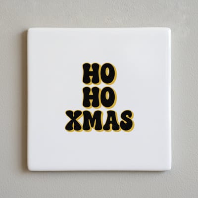 Ho Ho Xmas Decoratieve Keramische Tegel 15x15 cm – Stoere Kerst Quote Wanddecoratie voor Feestelijk Interieur