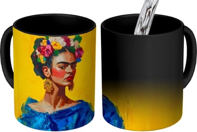 Magische Mok - Foto op Warmte Mokken - Koffiemok - Frida Kahlo - Vrouw - Geel - Blauw - Bloemen - Magic Mok - Beker - 350 ML - Theemok