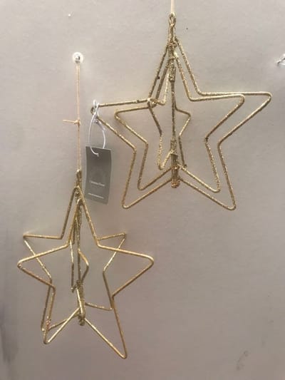 Set van 2 ornamenten 3D sterren met gouden glitters 15cm draaiend op as