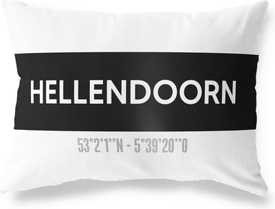 Tuinkussen HELLENDOORN - OVERIJSSEL met coördinaten - Buitenkussen - Bootkussen - Weerbestendig - Jouw Plaats - Studio216 - Modern - Zwart-Wit - 50x30cm