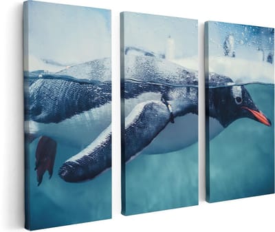 Artaza Canvas Schilderij Drieluik Pinguïn Zwemt in het Water - 120x80 - Foto Op Canvas - Canvas Print