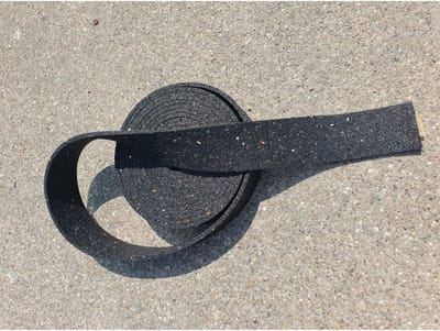 Granulaat rubber op rol - Zonnepaneel rubber - Strook 150 mm x 10 mm - 10 Meter op rol - Geluiddempend - Isolerend - 100% gerecycled rubber