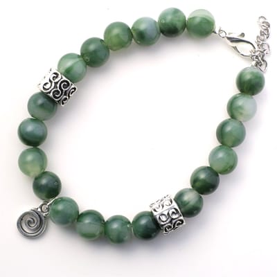 Groene armband met spiraalbedeltje