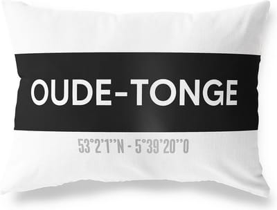 Tuinkussen OUDE-TONGE - ZUID-HOLLAND met coördinaten - Buitenkussen - Bootkussen - Weerbestendig - Jouw Plaats - Studio216 - Modern - Zwart-Wit - 50x30cm